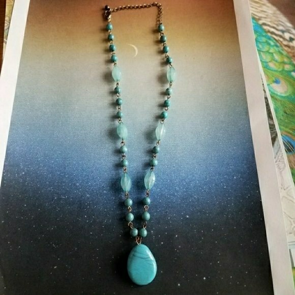 Relisted-Turquoise blue and gold tone necklace - Picture 7 of 7